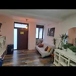 Con Entrada Independiente Διαμέρισμα